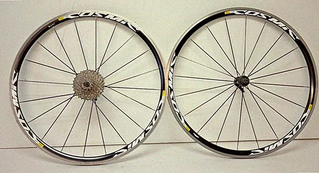 Mavic Cosmic Elite 11-Speed 20-Bladed Spoke Black Aluminum 700C Wheelset CLEAN