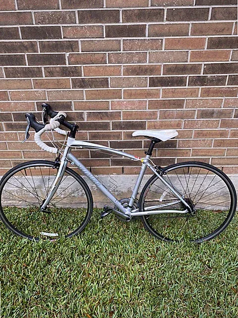 SPECIALIZED Dolce Elite Road Women's. Silver, used (in good condition).