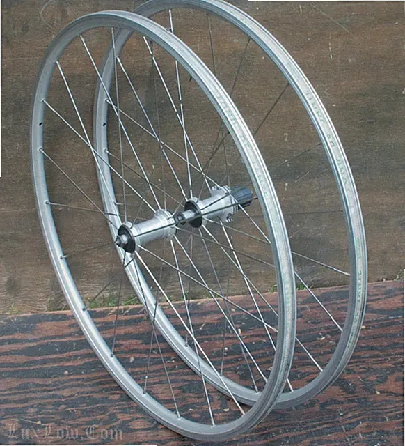 Vintage Mavic AKSIUM Race 700c RoadBike WHEELS Hubs 8/9/10 Speed Shimano Bicycle